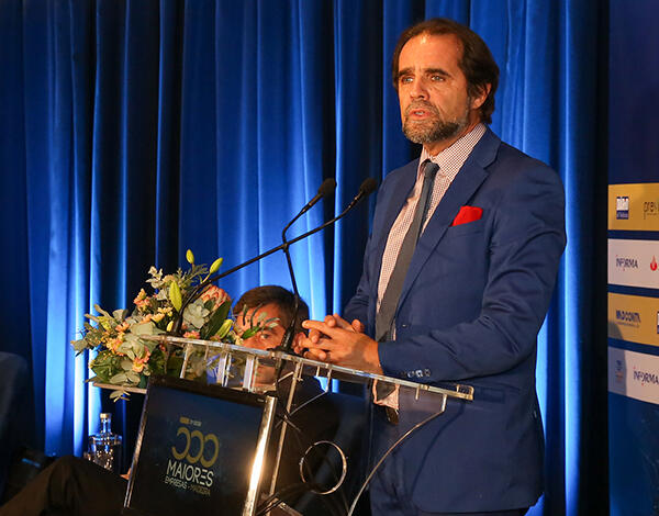 “Temos que manter a economia a funcionar até a situação melhorar” 