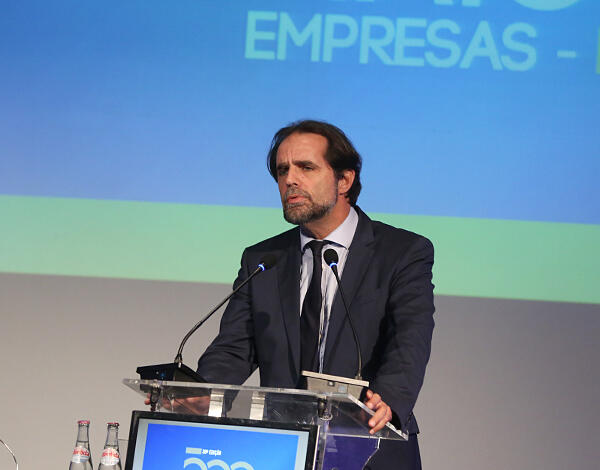 Albuquerque garante Região a continuar a investir