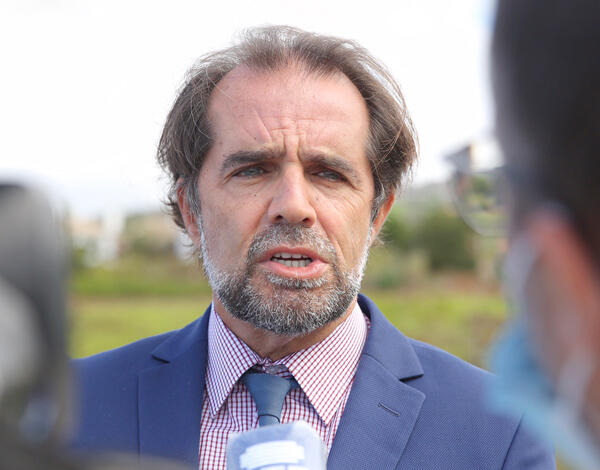 Turistas com COVID-19 podem vir suportar parte dos custos da estada