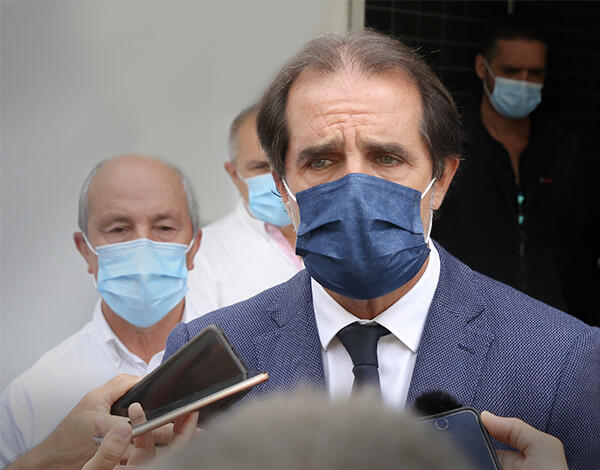 Testes PCR obrigatórios por mais um mês