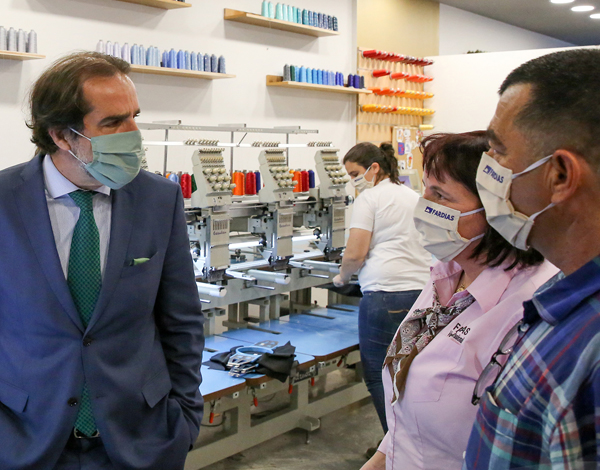 Presidente do Governo visitou empresa produtora de máscaras sociais