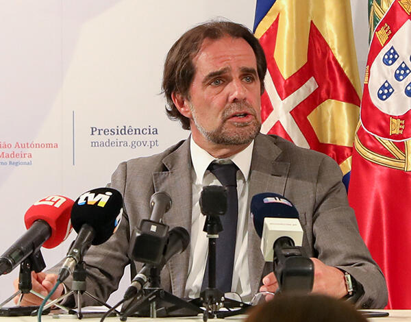 Albuquerque reitera encerramento urgente dos aeroportos da Madeira e Porto Santo