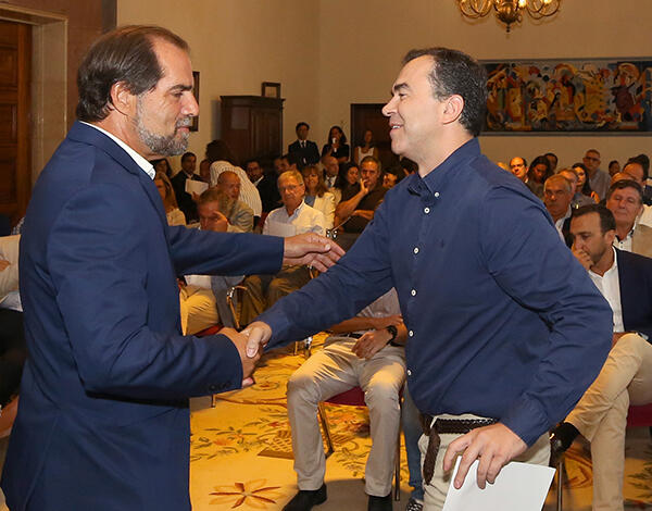 Políticas de futuro viradas para o reforço dos apoios às exportações