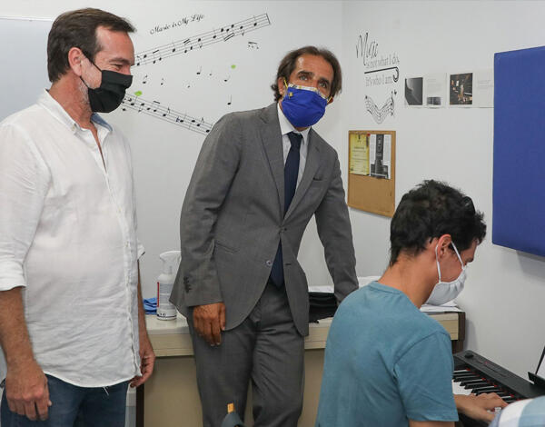 Escola de artes GIG elogiada por Albuquerque