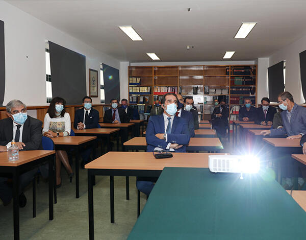 Miguel Albuquerque visitou polo de investigação na UMa