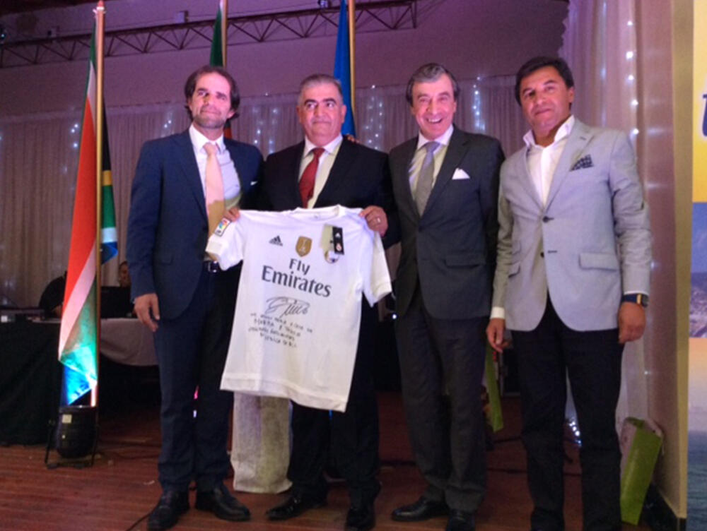 Miguel Albuquerque reuniu em Pretória 600 membros da comunidade madeirense