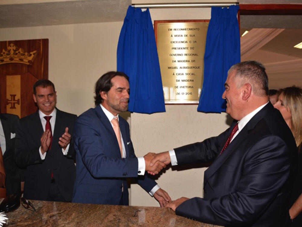 Placa alusiva à Visita Oficial