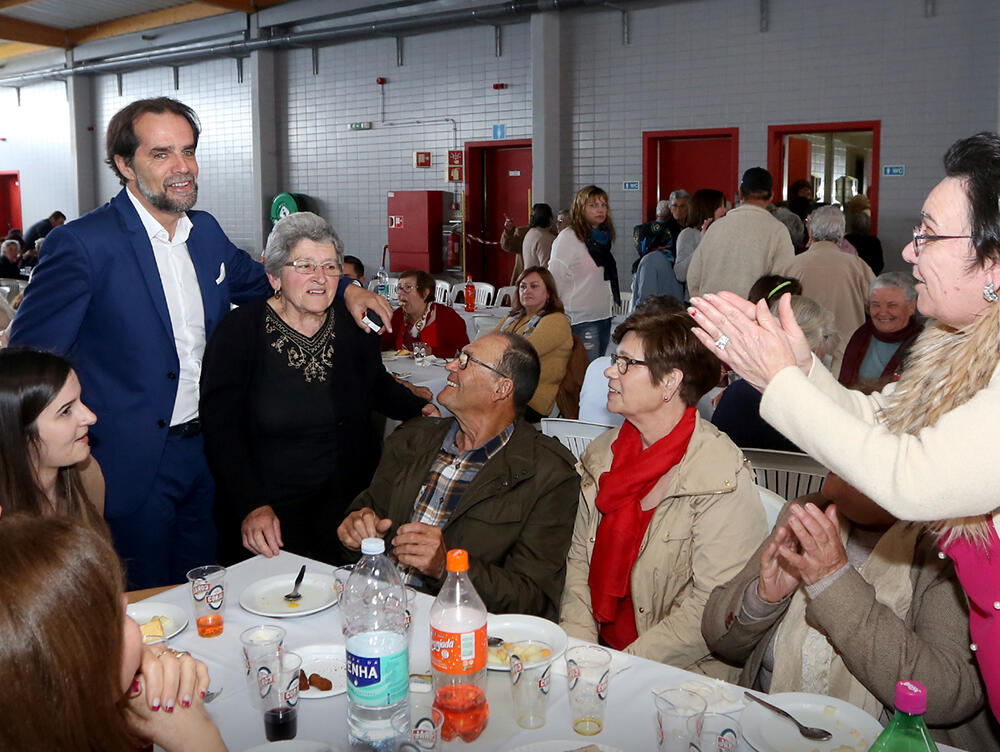 Albuquerque promete ajuda a Centros de Convívio