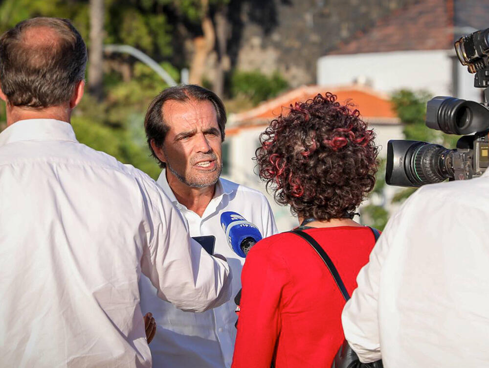 "Este Governo da República é um desastre completo"