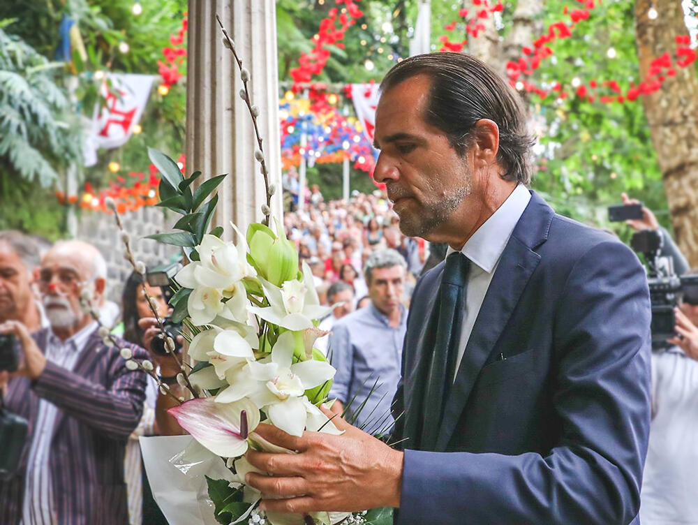 Missa e homenagem no Monte