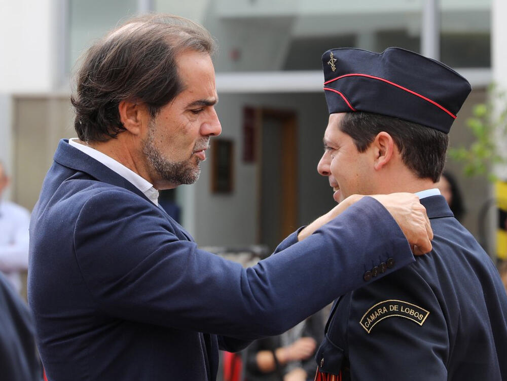 Albuquerque anuncia reforço de apoios aos bombeiros