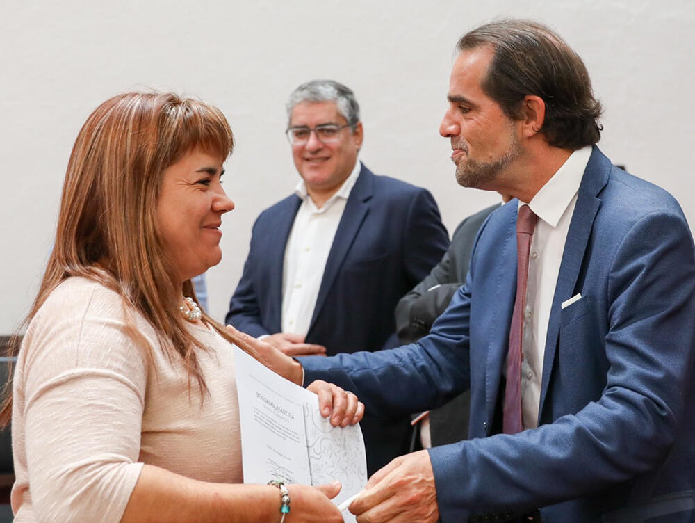 Bordadeiras premiadas pelo Governo