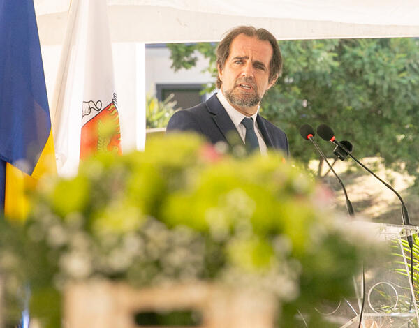 Albuquerque reitera compromisso com os calhetenses