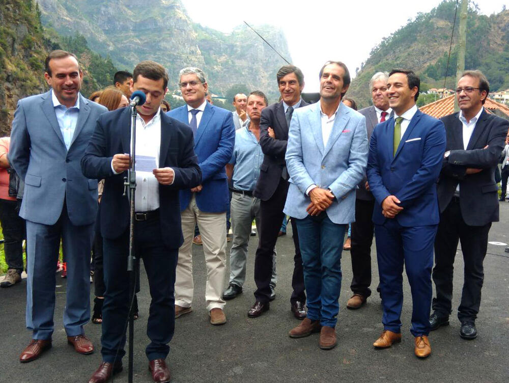 Curral com novo caminho agrícola