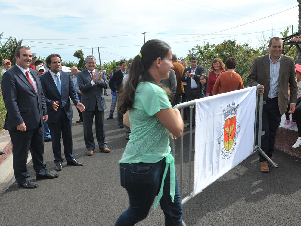 Novo caminho beneficia 103 explorações agrícolas