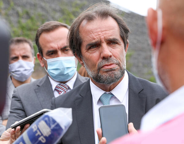 Menos carga fiscal e mais investimento público