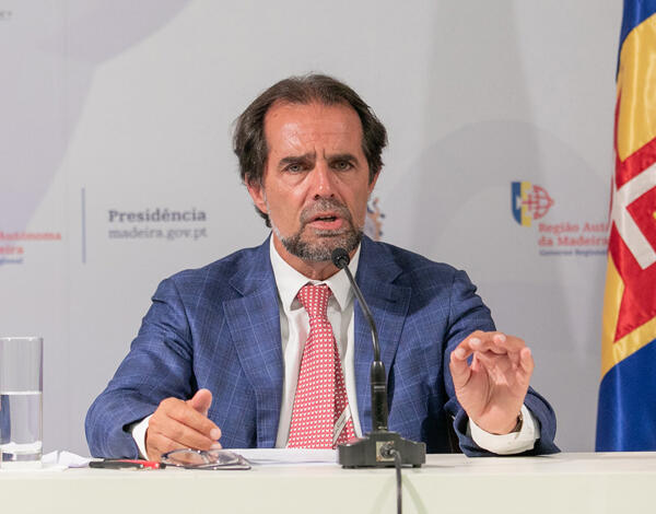 Recolher obrigatório alargado - desporto, casamentos e festas com maior lotação