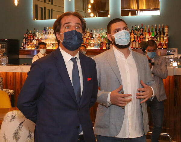 Presidente do Governo na abertura de um novo espaço comercial