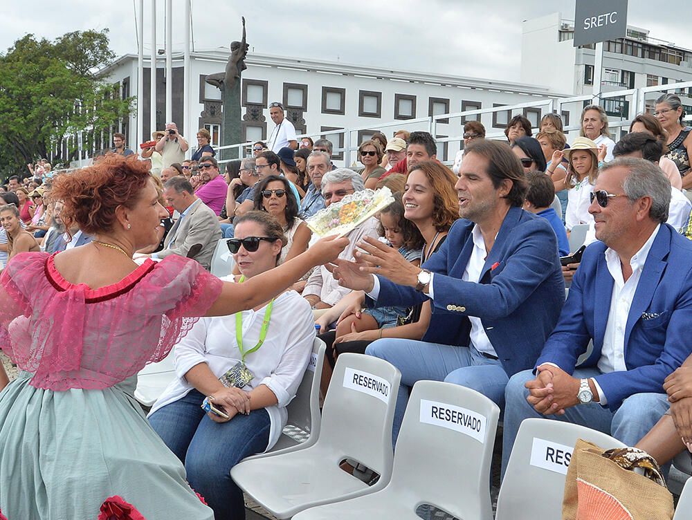  Miguel Albuquerque assistiu ao Cortejo da Festa do Vinho