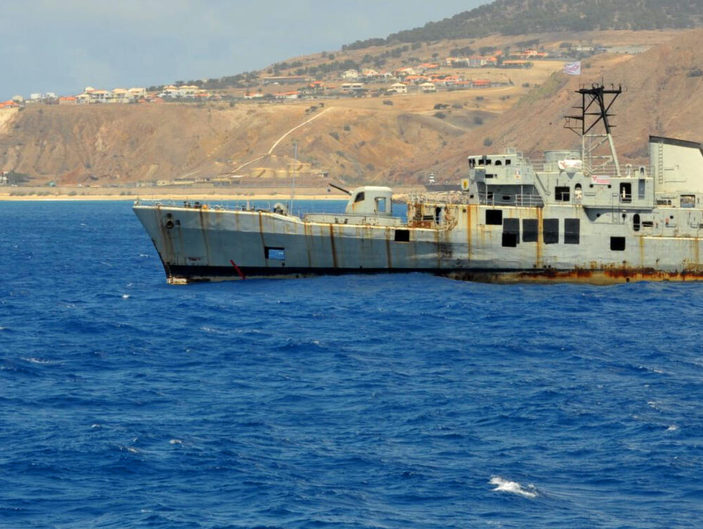 Caniço terá recife artificial