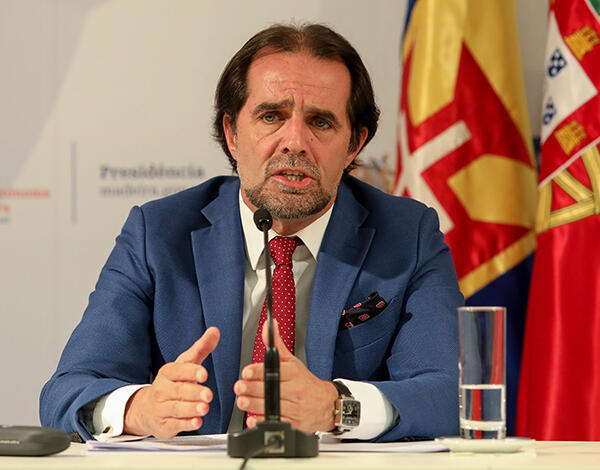 Quarentena obrigatória para quem chega e apoios às famílias e empresas