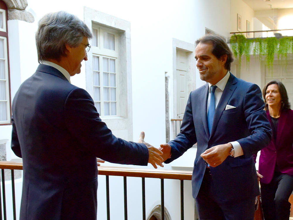 “Não só defendemos a democracia, como a praticamos”