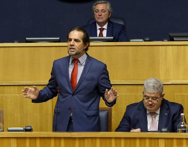 Lançado concurso para helicóptero em 2020