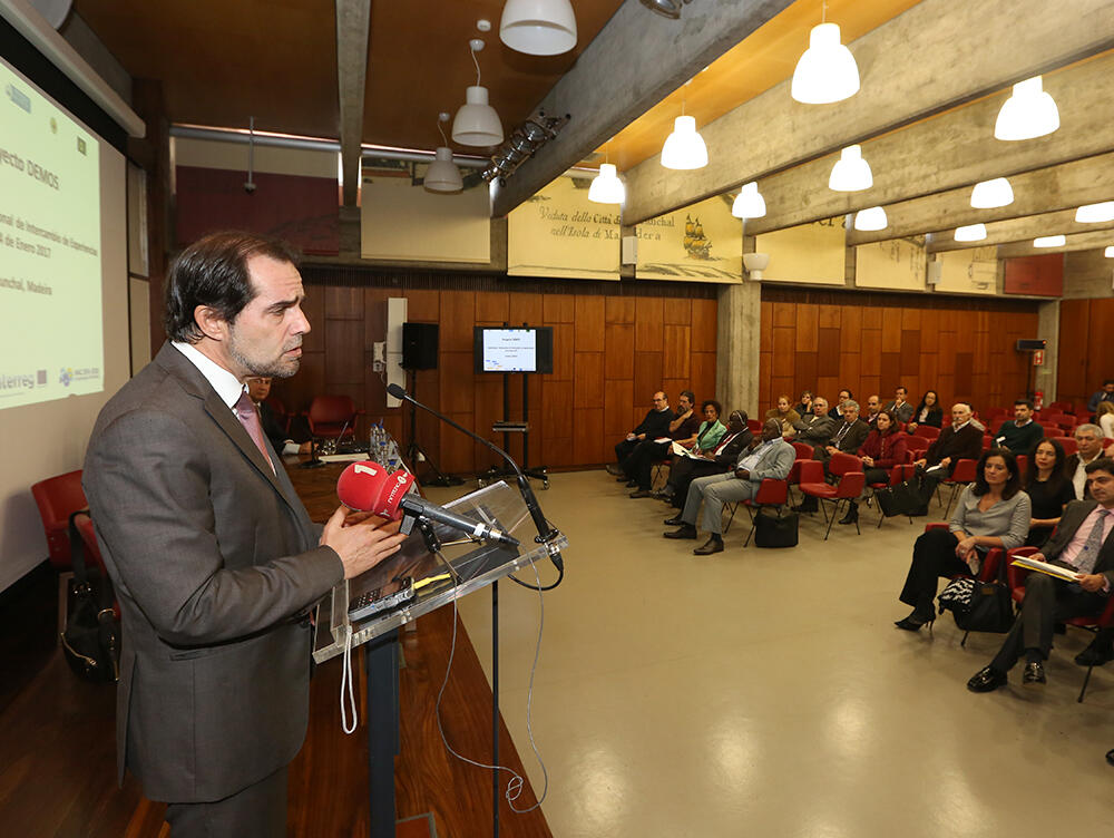 Democracias enfrentam novos desafios