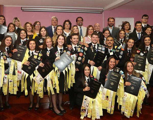 Jovens licenciados iniciam vida profissional numa sociedade melhor do que a que tivemos no passado