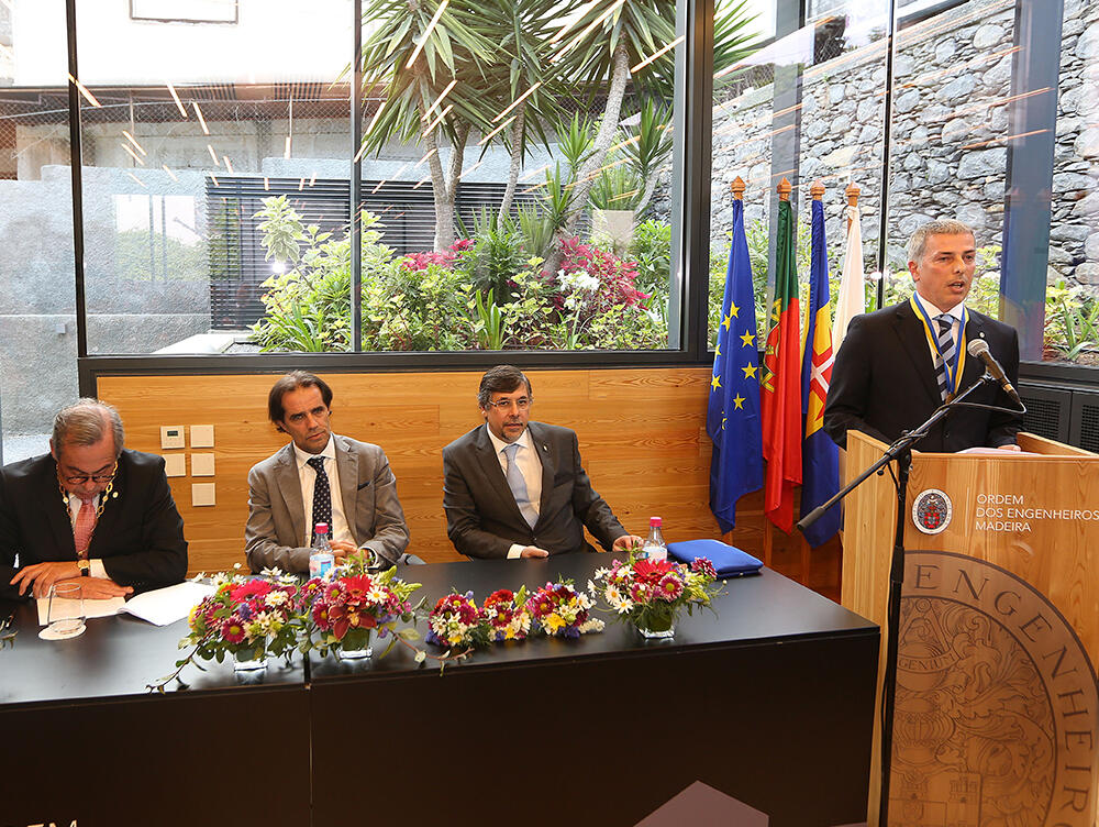 "Temos que olhar já, de forma urgente, para aquilo que queremos construir na Madeira para o futuro"