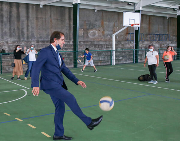 Escolas continuarão a ser dotadas das melhores condições