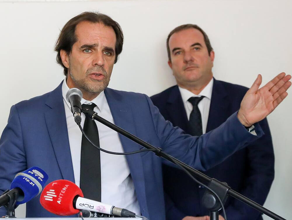 Albuquerque denuncia “produtos de publicidade política”