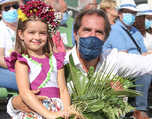 Albuquerque satisfeito com a moldura humana para o cortejo da Flor