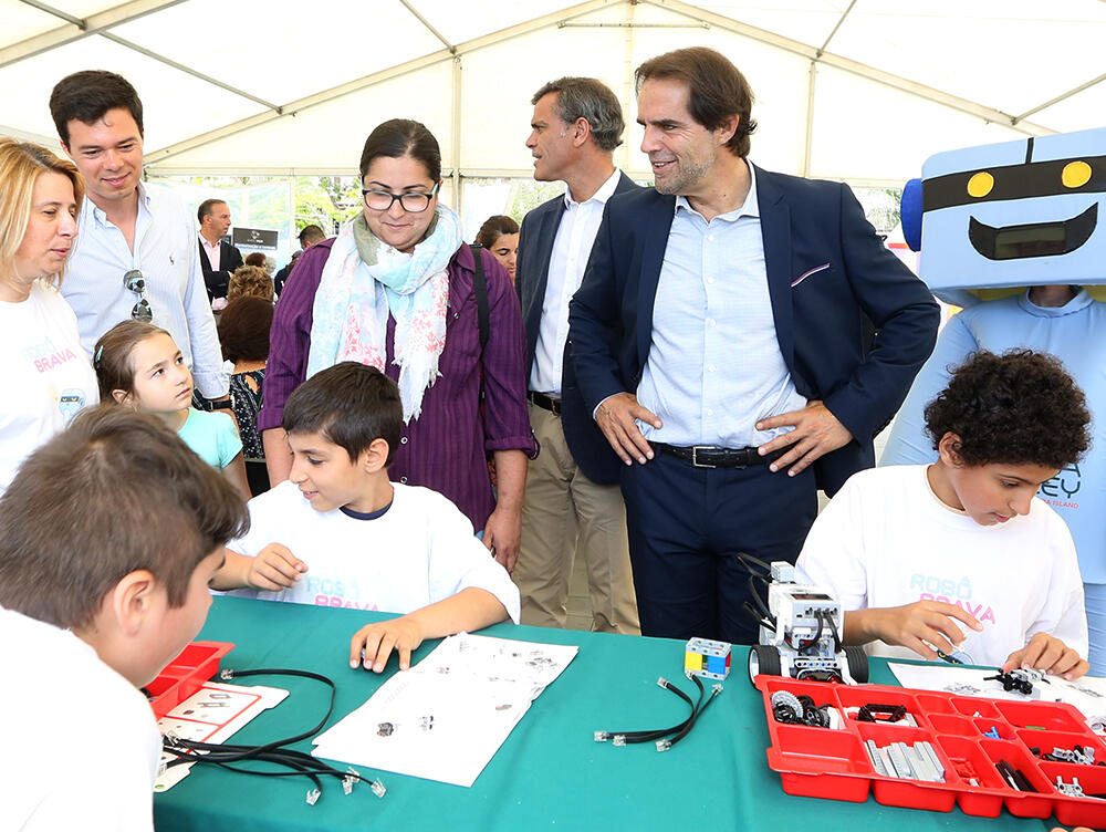 Desenvolver aptidões brincando com a tecnologia 