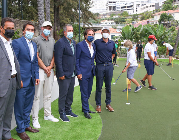 Divulgar e facilitar a prática do golfe