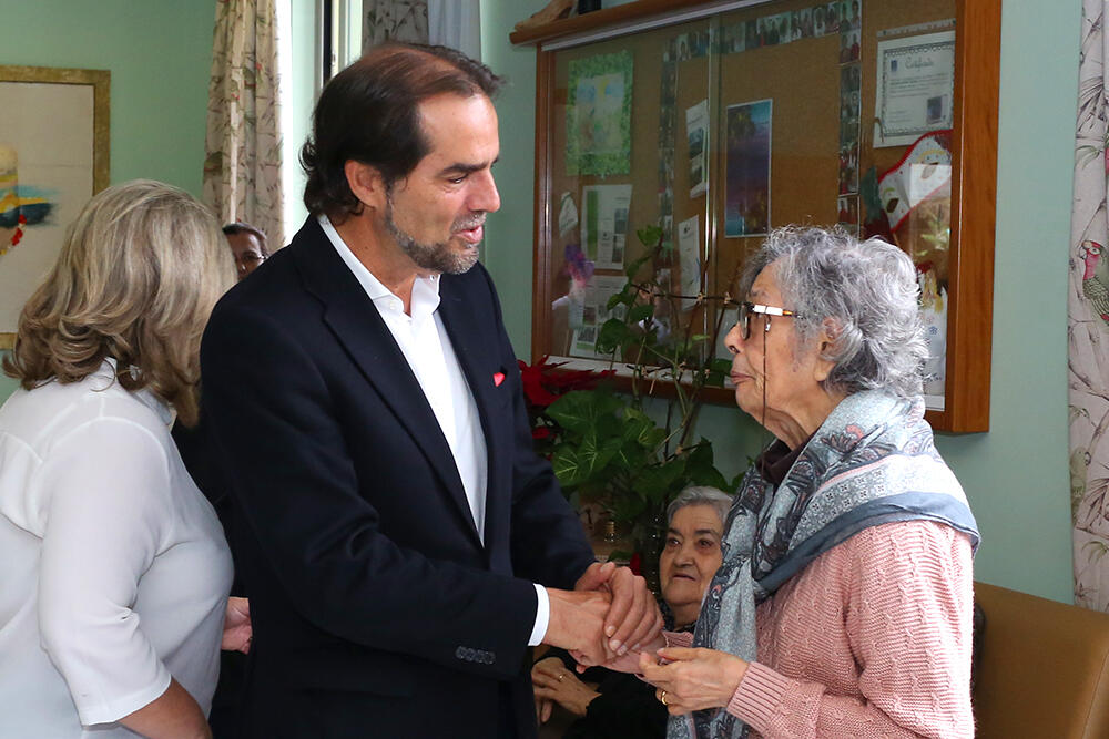 Miguel Albuquerque vai reforçar ajuda aos idosos