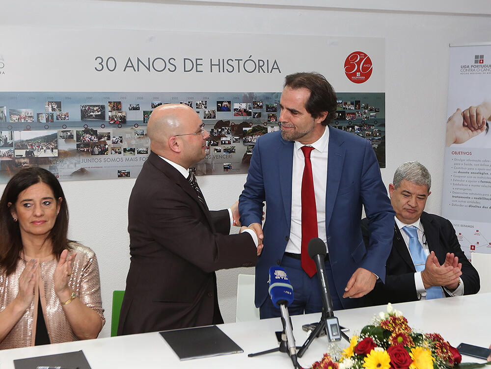 Governo ajudará na recuperação da casa que cedeu à Liga Contra o Cancro 