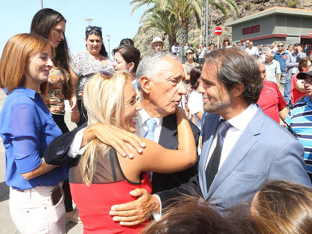 Marcelo Rebelo de Sousa visitou Centro de Maricultura e contactou com populares