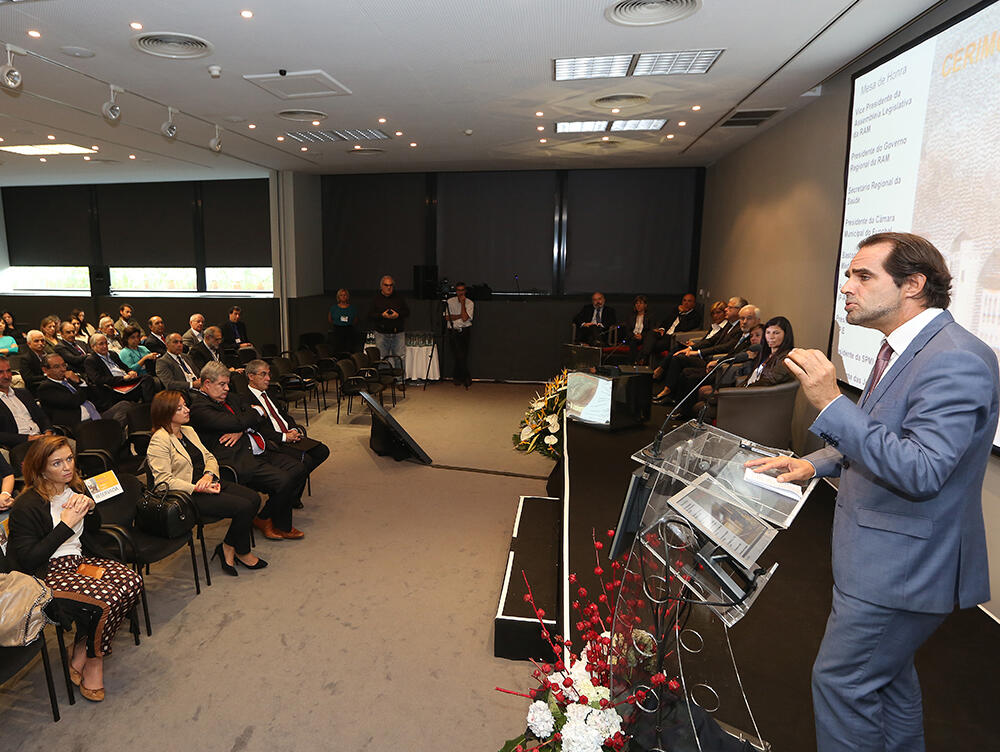 Miguel Albquerque no encerramento de Jornadas de Medicina Interna