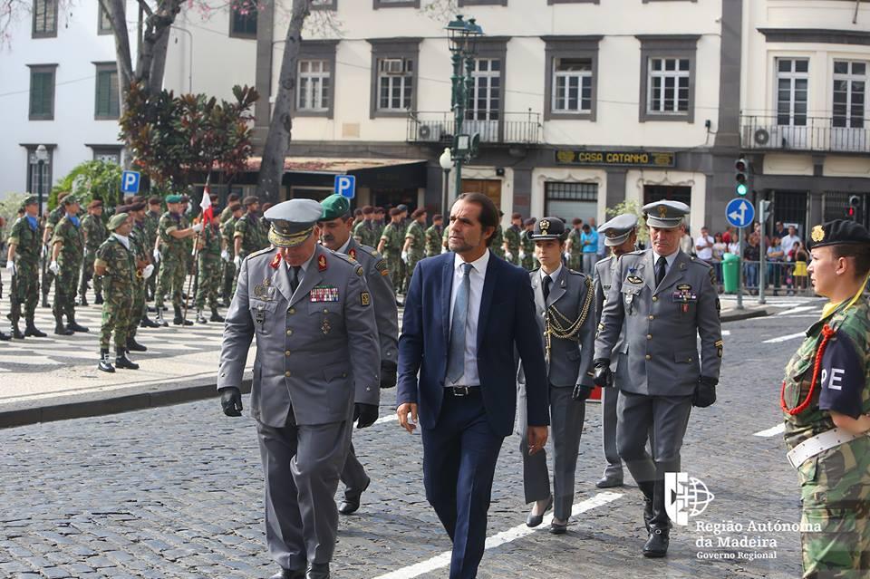 Presidente do Governo presente na cerimónia de entrega do Estandarte Nacional