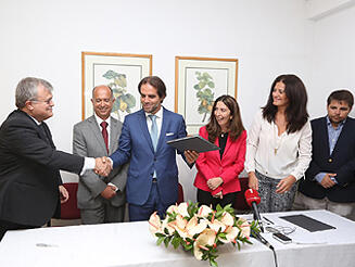 Presidente do Governo presente na assinatura do protocolo para Utentes do Porto Santo