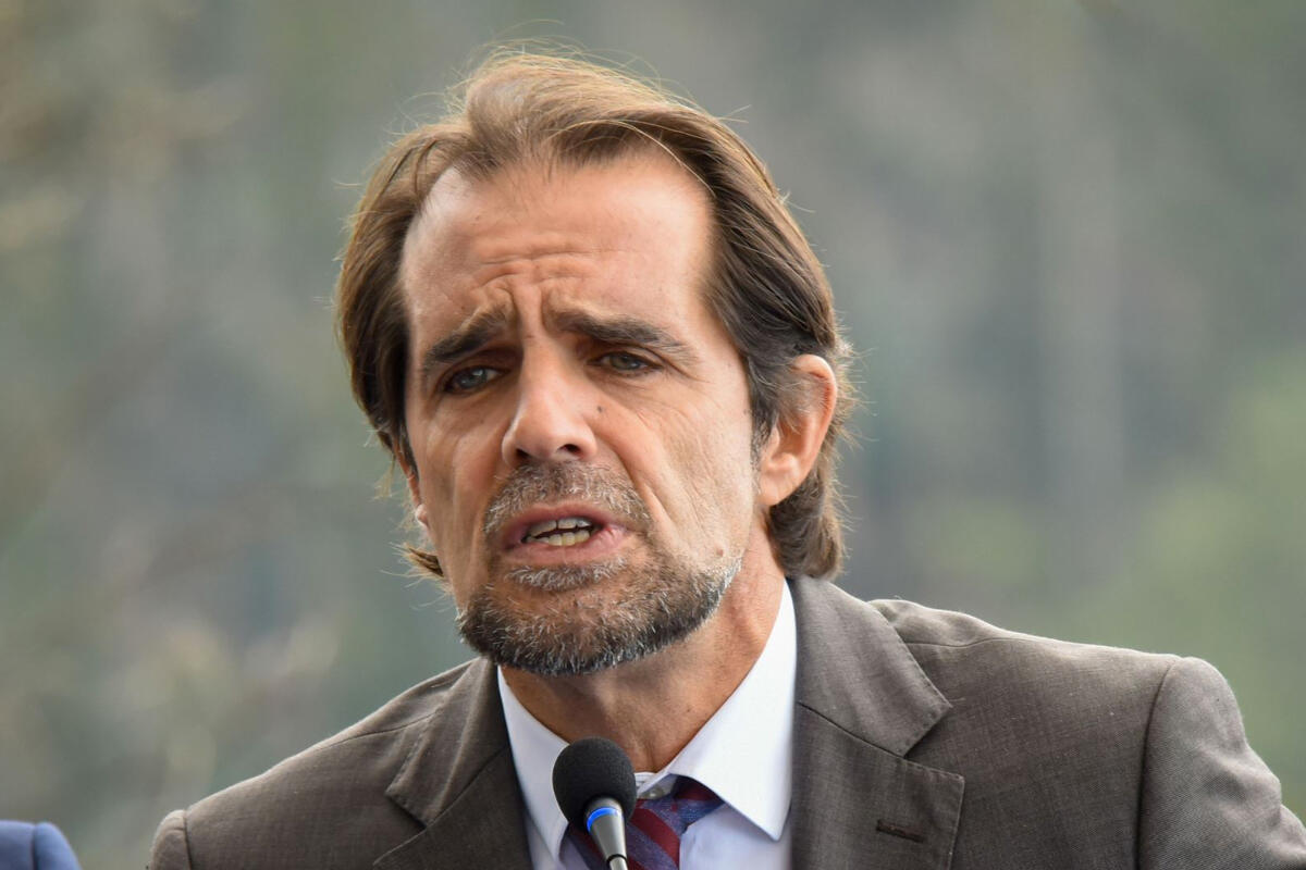 Miguel Albuquerque contra privatização dos CTT