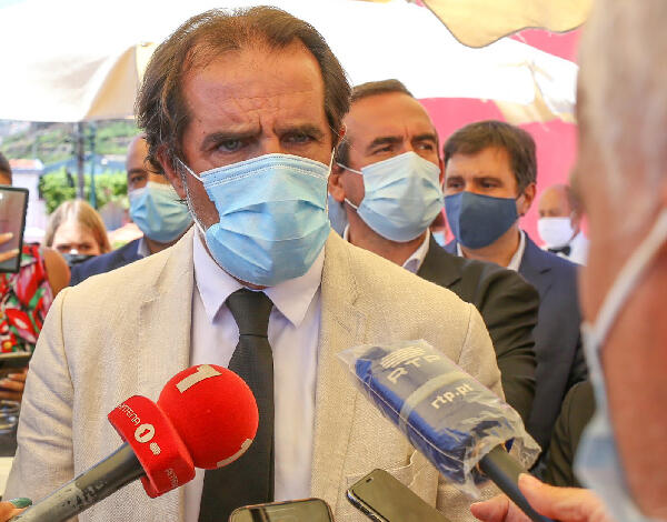 Governo reforça rede de laboratórios no Continente para teste à COVID-19