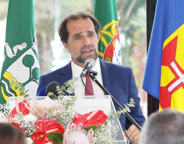 Há uns iluminados que têm fobia ao progresso