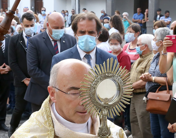 Miguel Albuquerque presente na missa solene do Bom Jesus