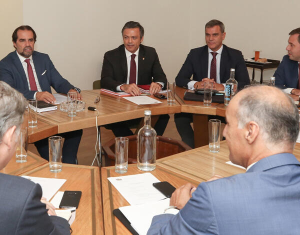 Governo Regional reunido para concluir programa