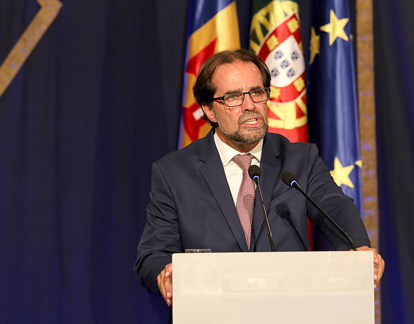 Reduzir impostos e aumentar incentivos às empresas e apostar forte na defesa da Zona Franca