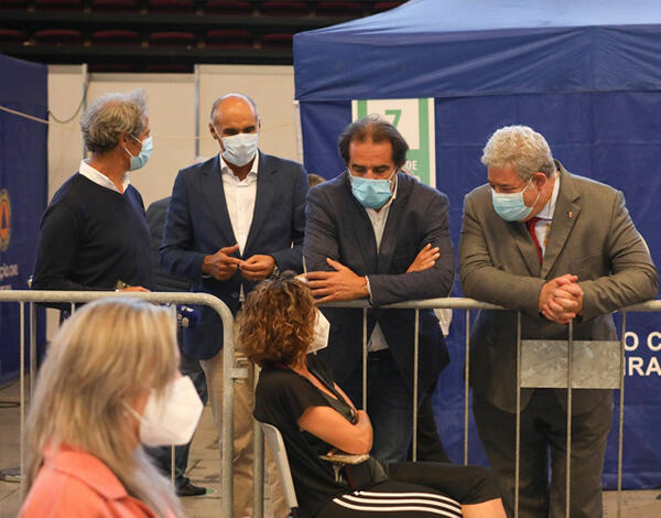 Albuquerque agradece empenho dos profissionais de saúde e adesão dos docentes e não docentes à vacinação