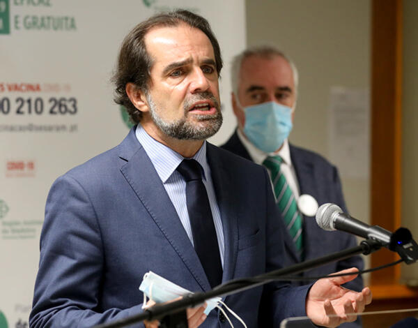 Todas as escolas vão fazer testes à COVID-19