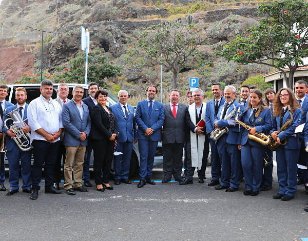 Carrinha entregue à Banda Municipal da Ribeira Brava 